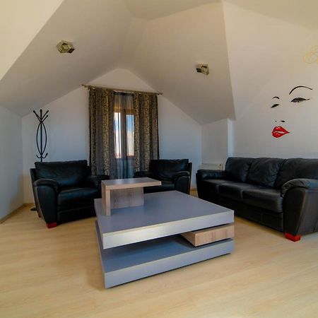 Villa Etiquette Deva Luaran gambar