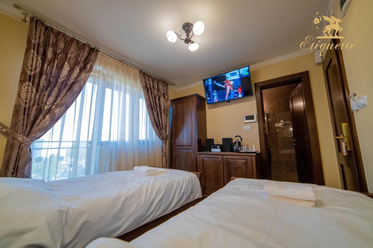 Villa Etiquette Deva Luaran gambar