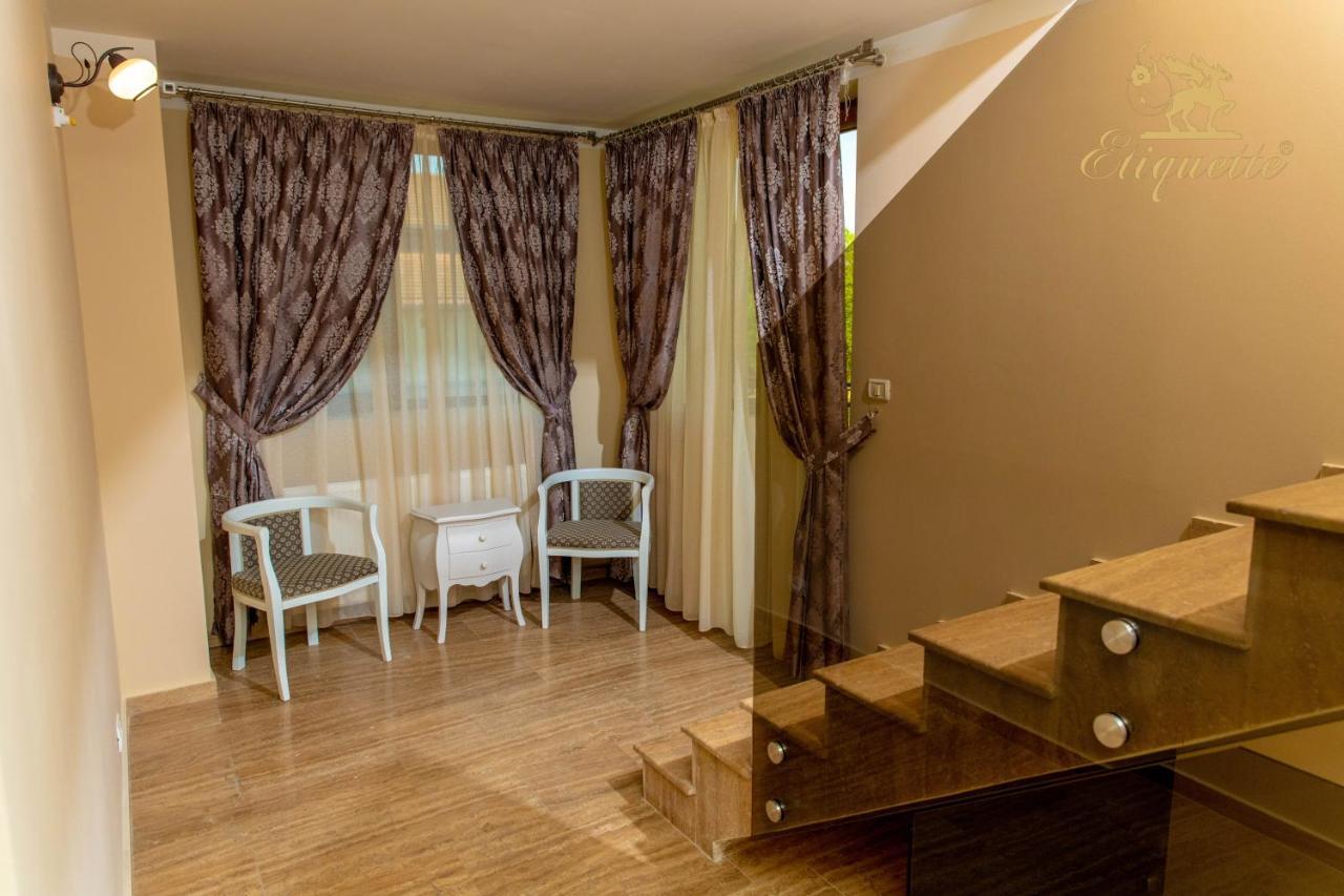 Villa Etiquette Deva Luaran gambar