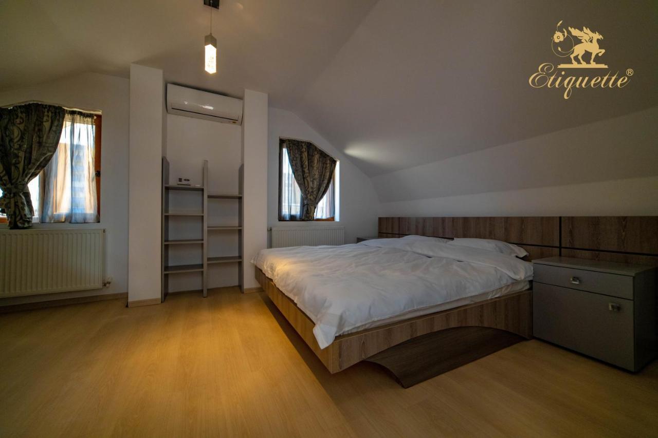 Villa Etiquette Deva Luaran gambar