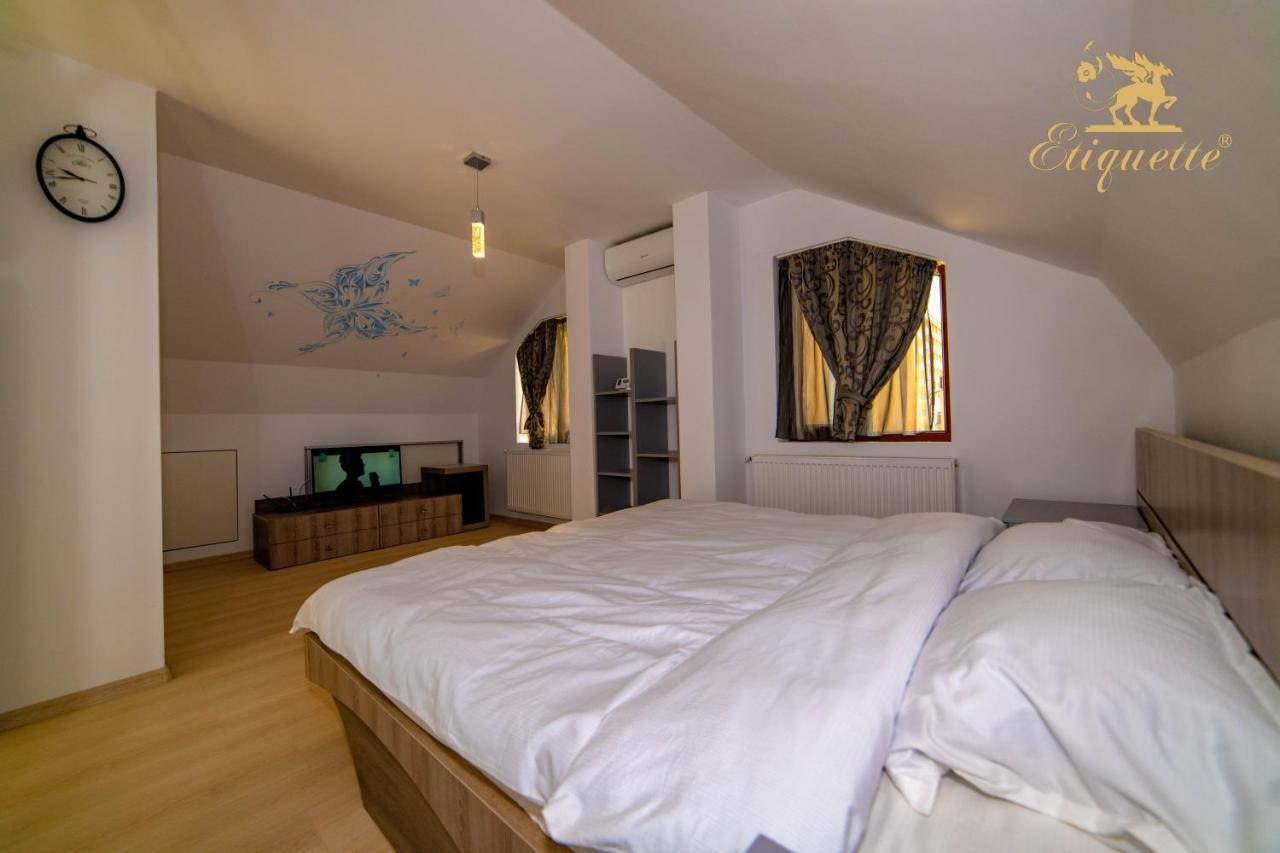 Villa Etiquette Deva Luaran gambar