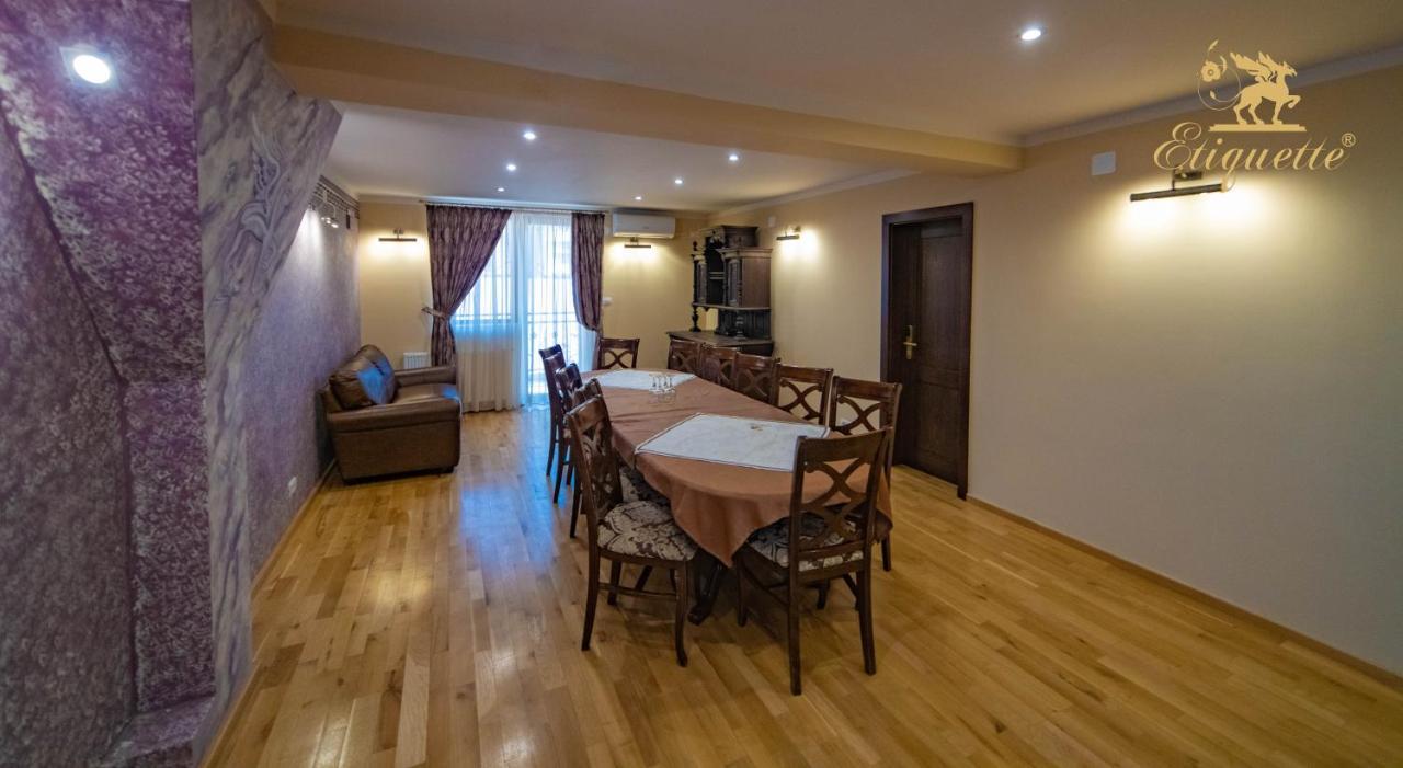 Villa Etiquette Deva Luaran gambar