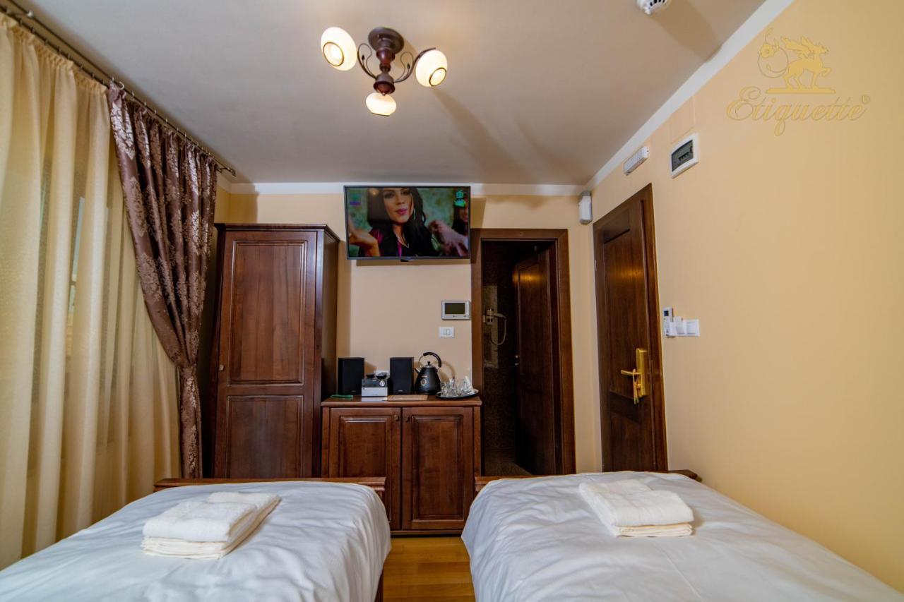 Villa Etiquette Deva Luaran gambar