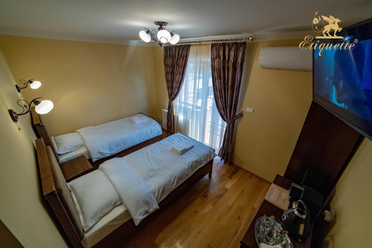 Villa Etiquette Deva Luaran gambar