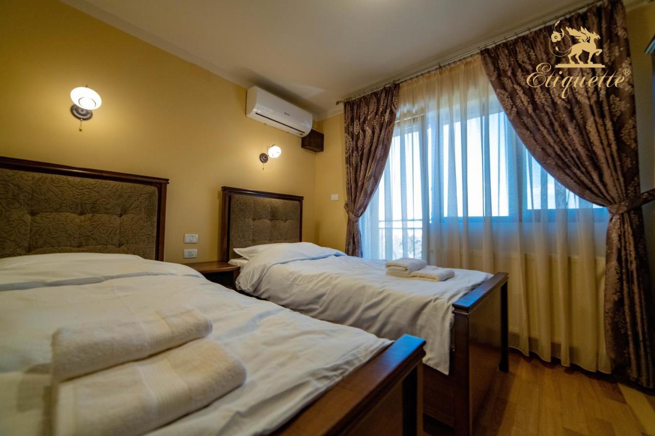 Villa Etiquette Deva Luaran gambar