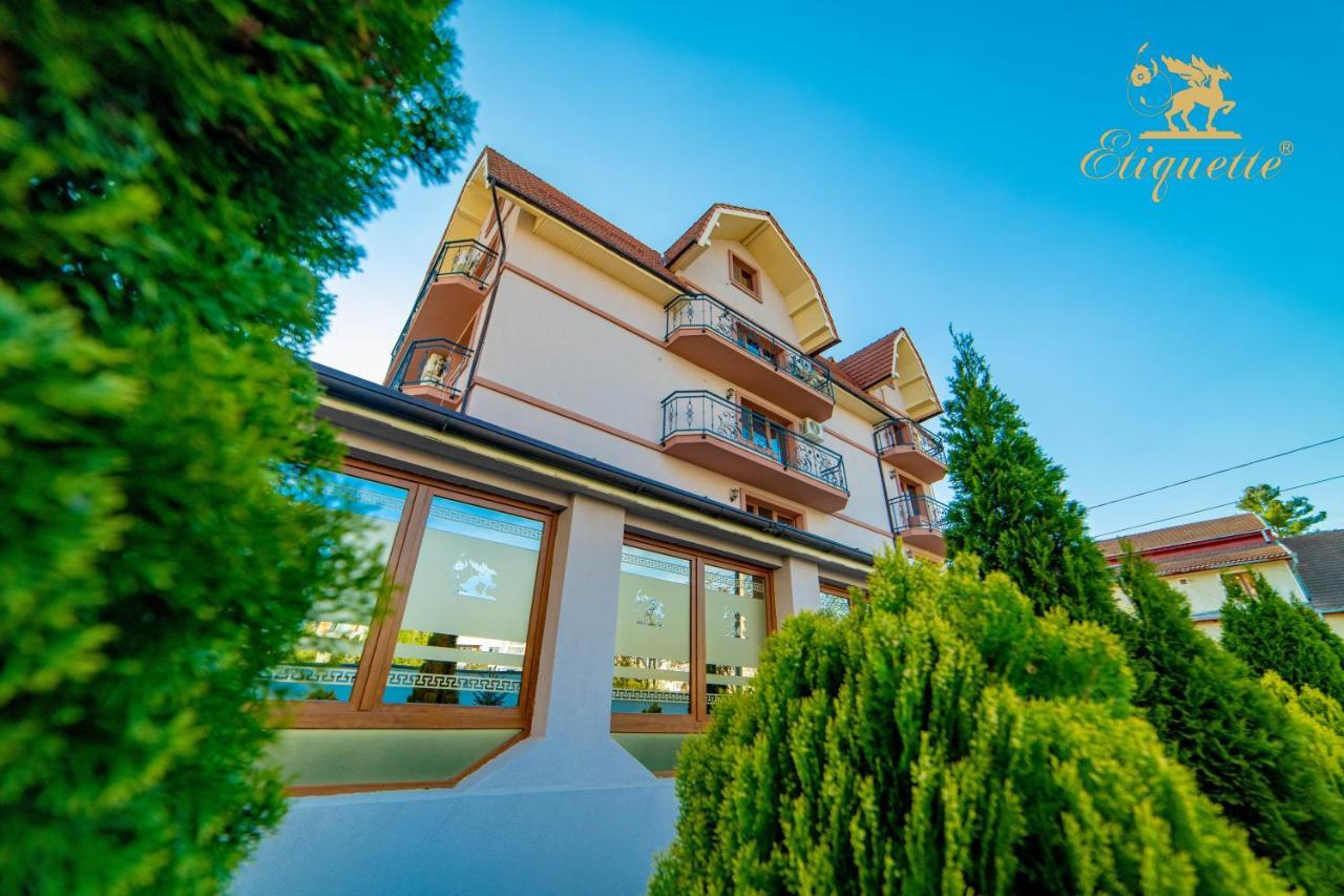 Villa Etiquette Deva Luaran gambar